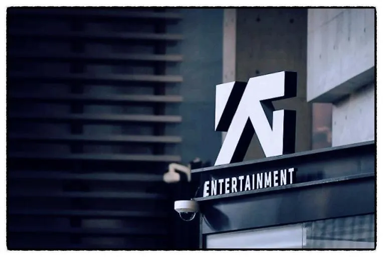 Stay H Hapjung Cine #Hapjeong #Hongdae #Airport Railroad #New Building #3 Queen Beds #7 People #1 Minute To Yg Entertainment #Elevator #Parking #Air Conditioner In Each Room #Luggage Storage #Hotel-Style Bedding #Movie Seoul 0*,