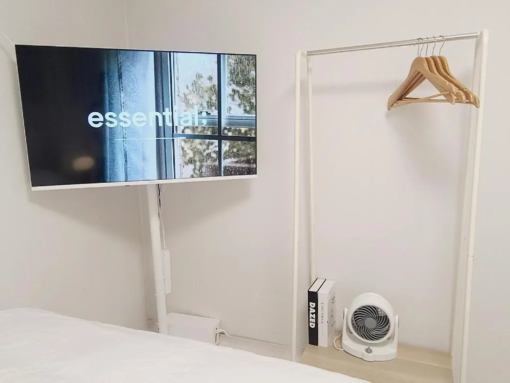 Stay H Hapjung Cine #Hapjeong #Hongdae #Airport Railroad #New Building #3 Queen Beds #7 People #1 Minute To Yg Entertainment #Elevator #Parking #Air Conditioner In Each Room #Luggage Storage #Hotel-Style Bedding #Movie Seoul Apartment