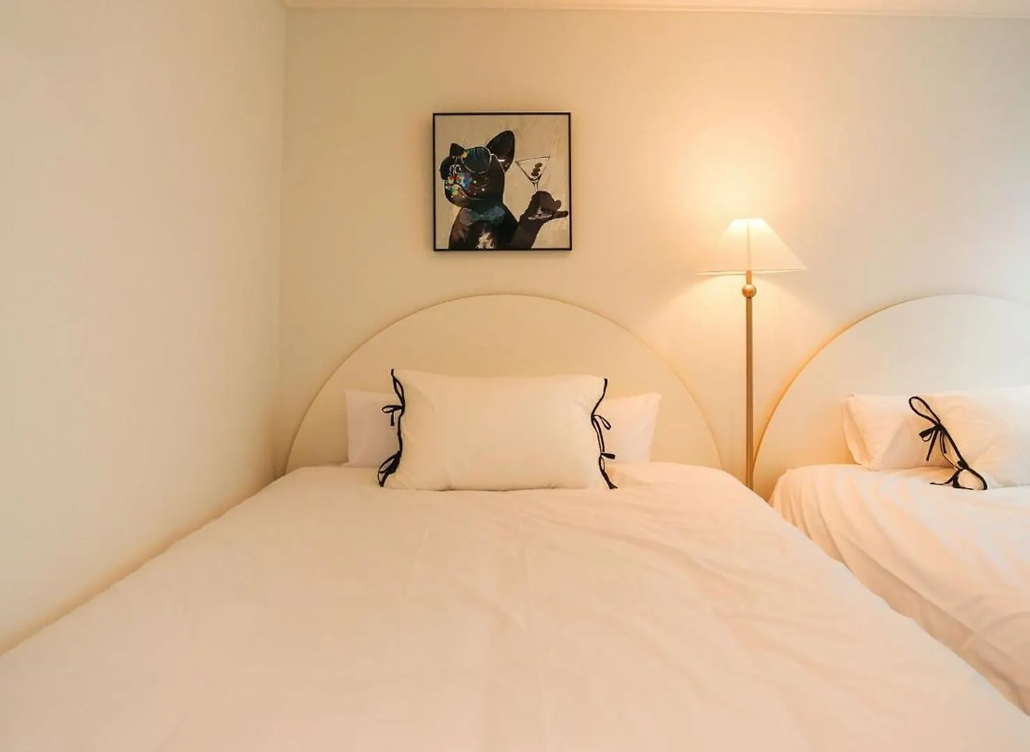 Stay H Hapjung Cine #Hapjeong #Hongdae #Airport Railroad #New Building #3 Queen Beds #7 People #1 Minute To Yg Entertainment #Elevator #Parking #Air Conditioner In Each Room #Luggage Storage #Hotel-Style Bedding #Movie Seoul 0*,