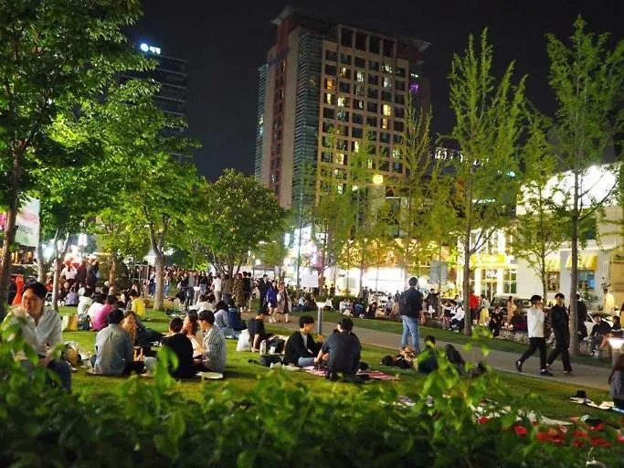 Apartament Stay H Hapjung Cine #Hapjeong #Hongdae #Airport Railroad #New Building #3 Queen Beds #7 People #1 Minute To Yg Entertainment #Elevator #Parking #Air Conditioner In Each Room #Luggage Storage #Hotel-Style Bedding #Movie Seul